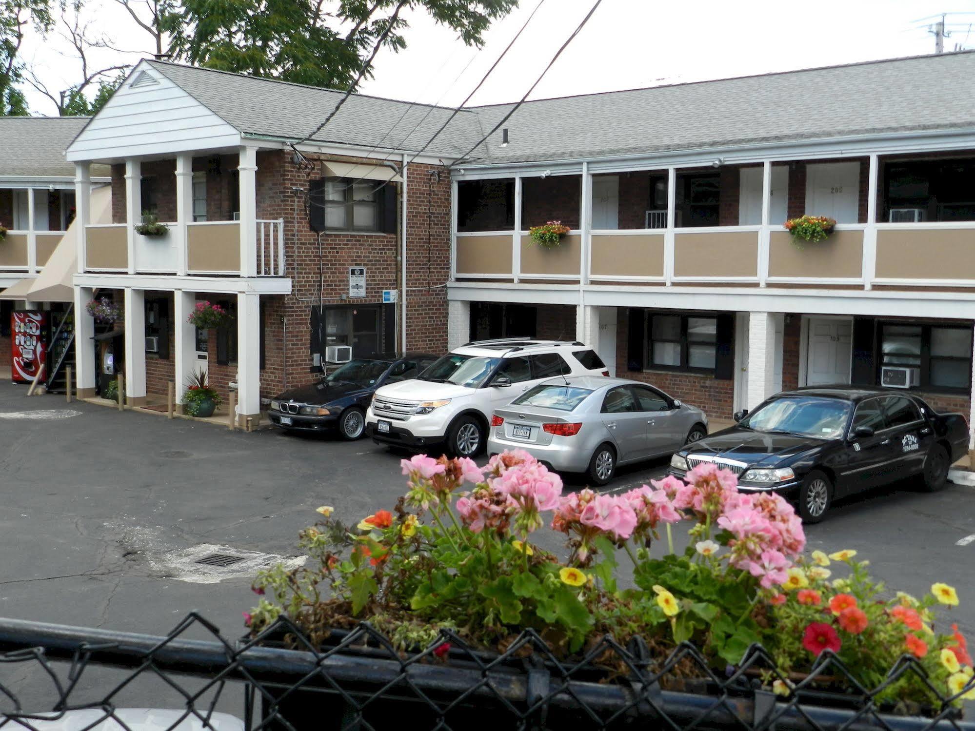 Central Motel Courtyard White Plains Extérieur photo