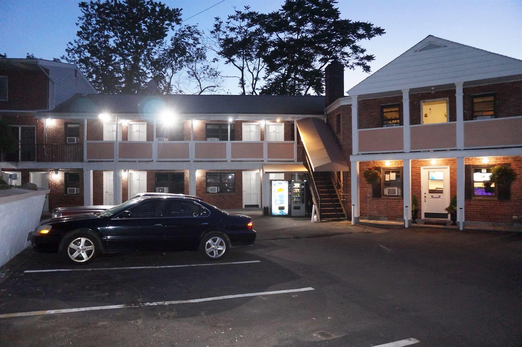 Central Motel Courtyard White Plains Extérieur photo