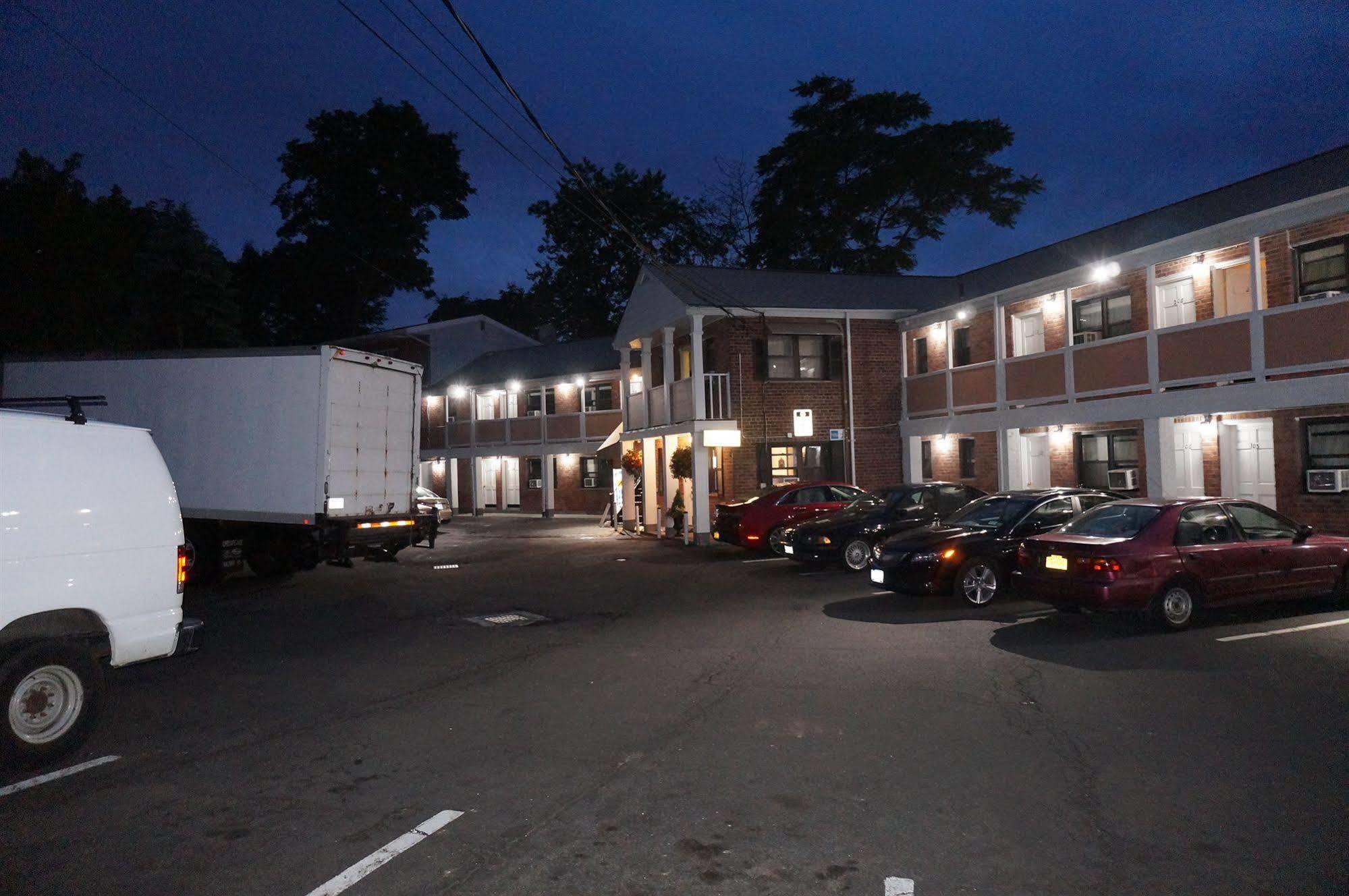 Central Motel Courtyard White Plains Extérieur photo